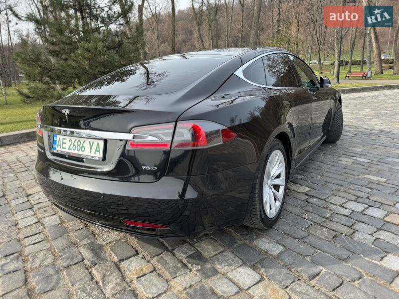 Лифтбек Tesla Model S 2017 в Киеве фото 3 Лифтбек Tesla Model S 2017 в Киеве