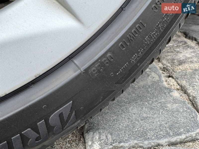 Лифтбек Tesla Model S 2017 в Киеве фото 12 Лифтбек Tesla Model S 2017 в Киеве