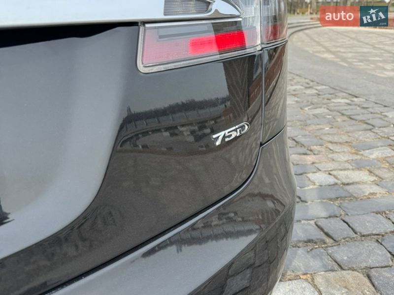 Лифтбек Tesla Model S 2017 в Киеве фото 15 Лифтбек Tesla Model S 2017 в Киеве