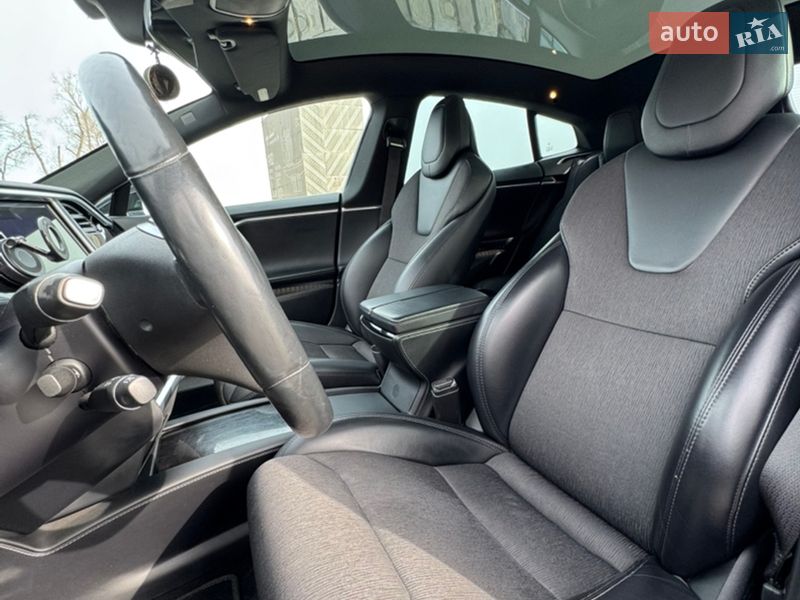 Лифтбек Tesla Model S 2017 в Киеве фото 19 Лифтбек Tesla Model S 2017 в Киеве