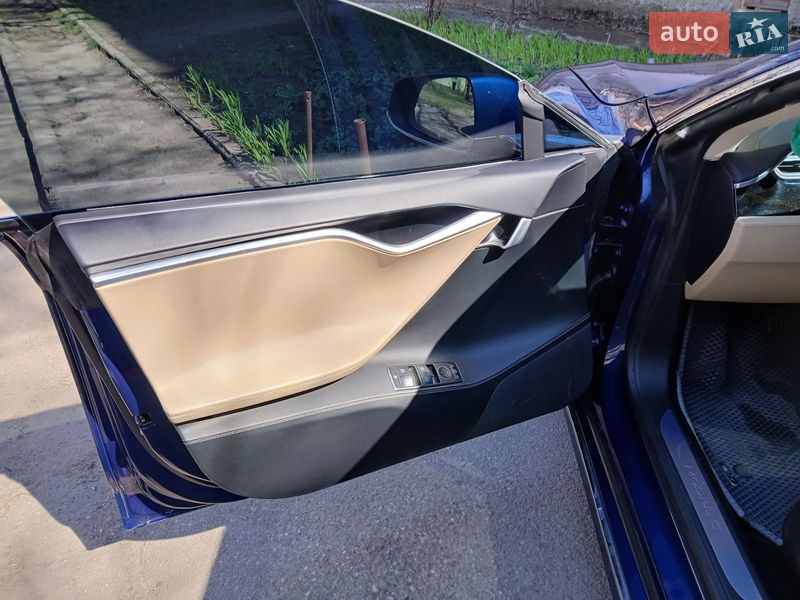 Ліфтбек Tesla Model S 2017 в Кропивницькому