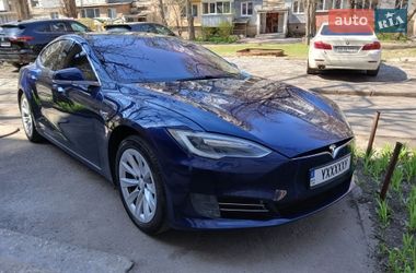 Ліфтбек Tesla Model S 2017 в Кропивницькому