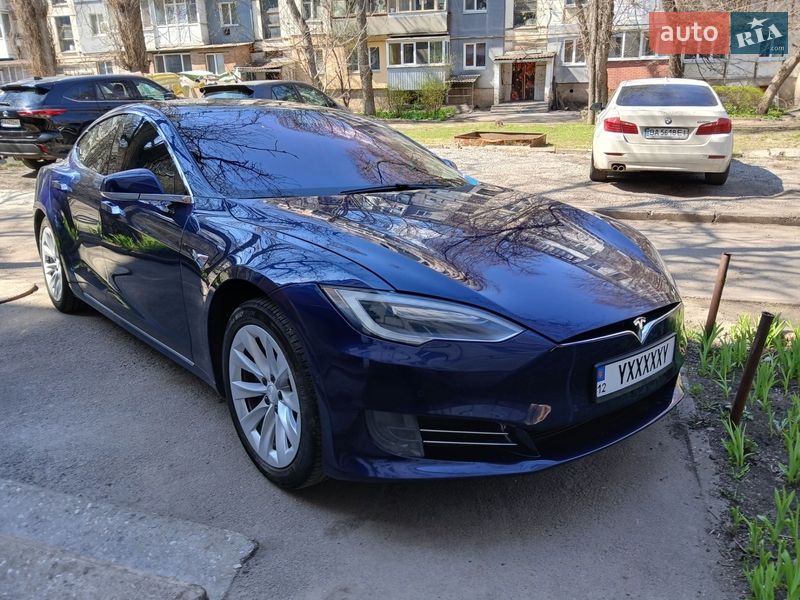Tesla Model S 2017