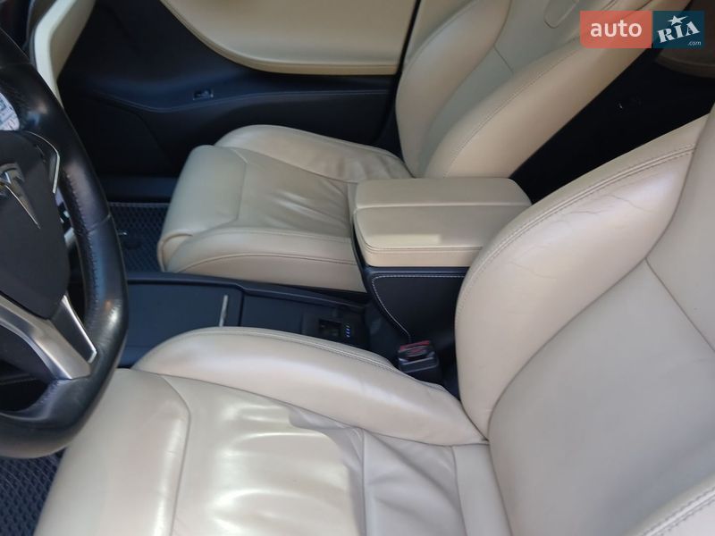 Ліфтбек Tesla Model S 2017 в Кропивницькому