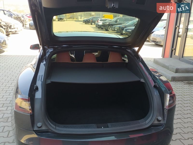 Ліфтбек Tesla Model S 2016 в Чернівцях фото 7 Ліфтбек Tesla Model S 2016 в Чернівцях
