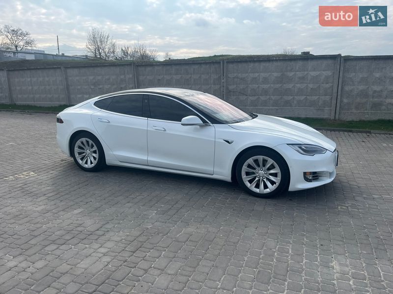 Лифтбек Tesla Model S 2019 в Первомайске