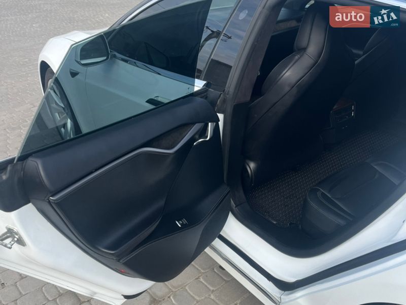 Лифтбек Tesla Model S 2019 в Первомайске