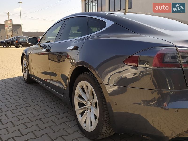 Ліфтбек Tesla Model S 2016 в Чернівцях фото 24 Ліфтбек Tesla Model S 2016 в Чернівцях