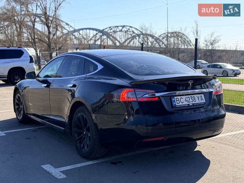 Лифтбек Tesla Model S 2019 в Киеве