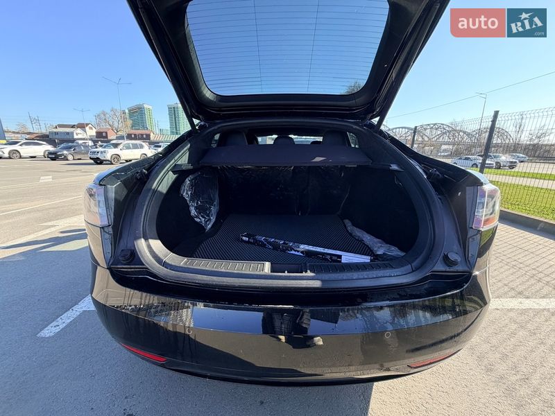 Лифтбек Tesla Model S 2019 в Киеве