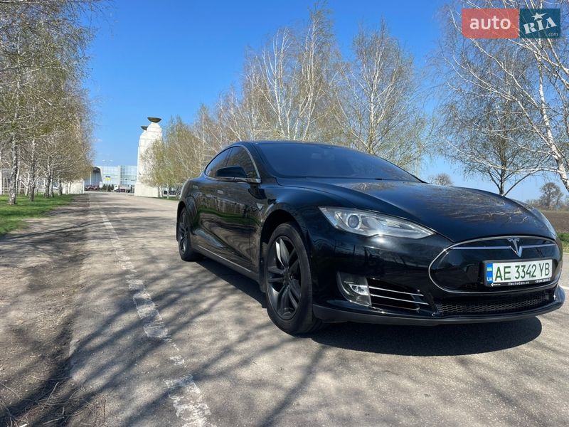 Ліфтбек Tesla Model S 2014 в Дніпрі