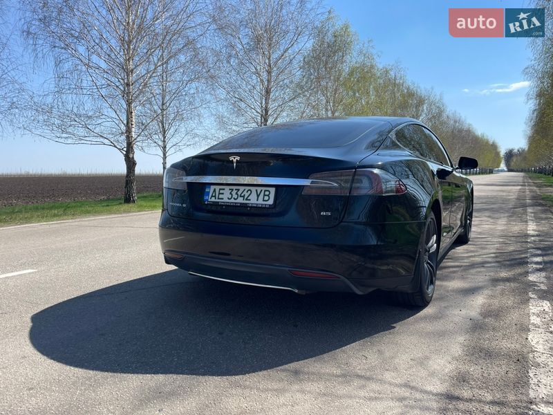 Ліфтбек Tesla Model S 2014 в Дніпрі