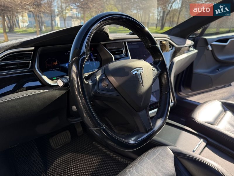 Лифтбек Tesla Model S 2016 в Днепре