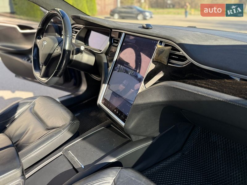 Лифтбек Tesla Model S 2016 в Днепре