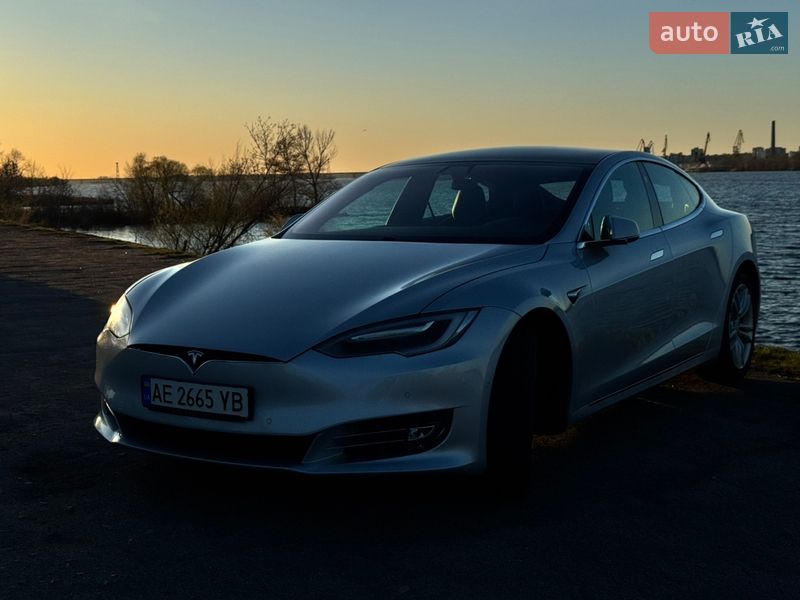 2017 Tesla Model-S, VIN 5YJSA7E25HF217940:plate — фото 1 (autoria)