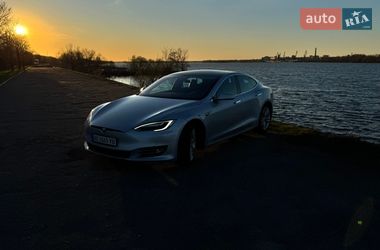 Лифтбек Tesla Model S 2017 в Днепре