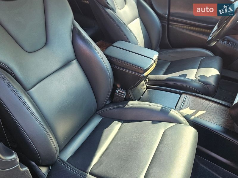 Ліфтбек Tesla Model S 2018 в Володимирі фото 27 Ліфтбек Tesla Model S 2018 в Володимирі