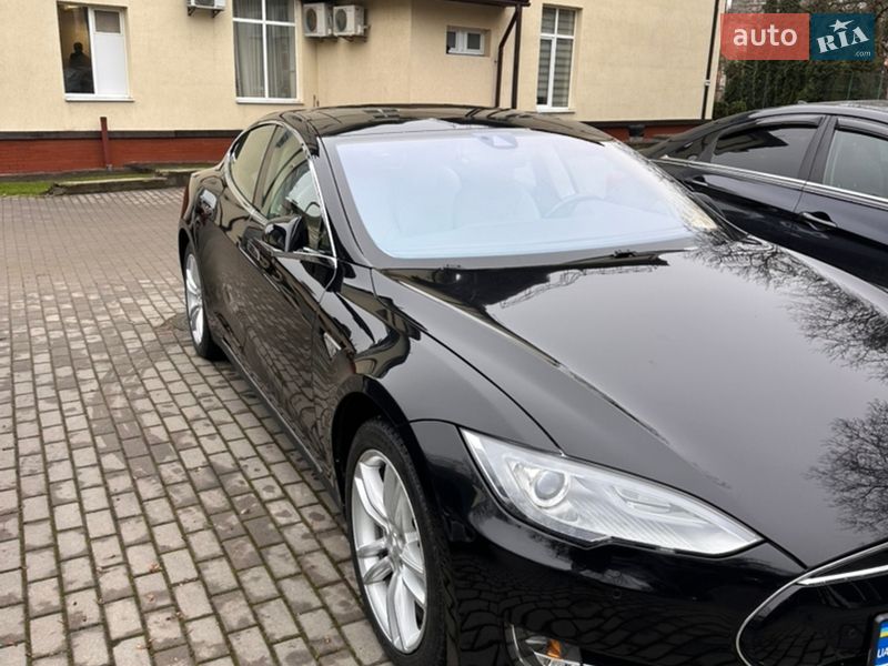 Ліфтбек Tesla Model S 2015 в Чернівцях фото 6 Ліфтбек Tesla Model S 2015 в Чернівцях