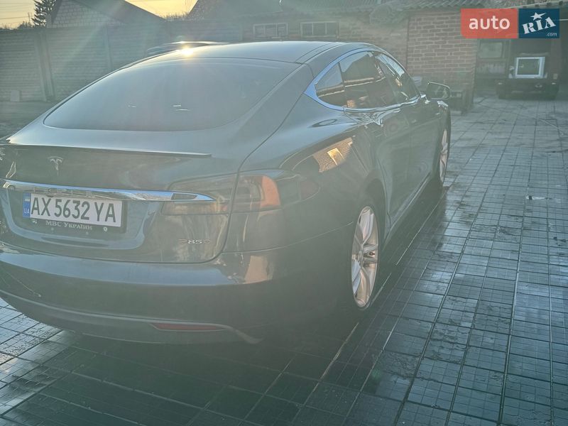 Лифтбек Tesla Model S 2015 в Мерефа