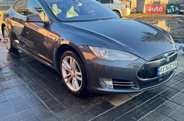 Лифтбек Tesla Model S 2015 в Мерефа