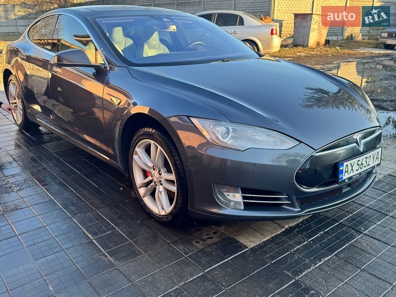 Лифтбек Tesla Model S 2015 в Мерефа