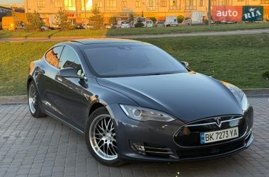 Ліфтбек Tesla Model S 2015 в Рівному