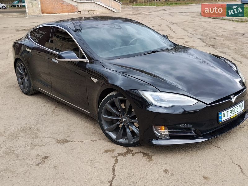Лифтбек Tesla Model S 2016 в Ивано-Франковске