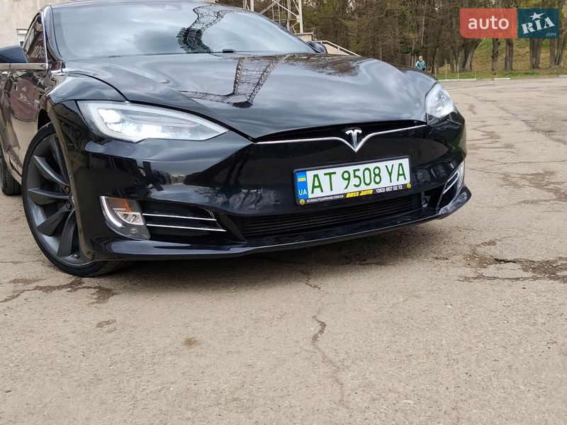 Лифтбек Tesla Model S 2016 в Ивано-Франковске