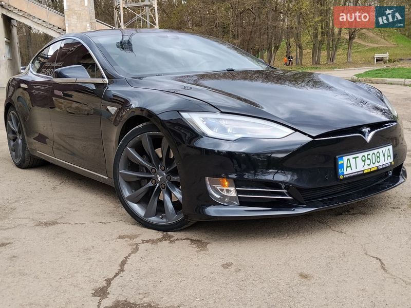 Лифтбек Tesla Model S 2016 в Ивано-Франковске