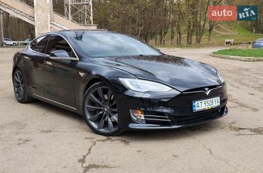 Лифтбек Tesla Model S 2016 в Ивано-Франковске
