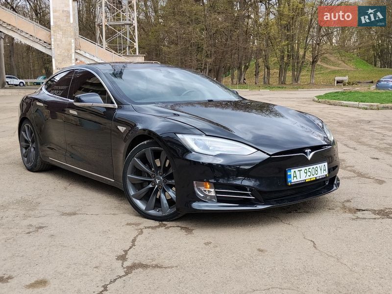Лифтбек Tesla Model S 2016 в Ивано-Франковске