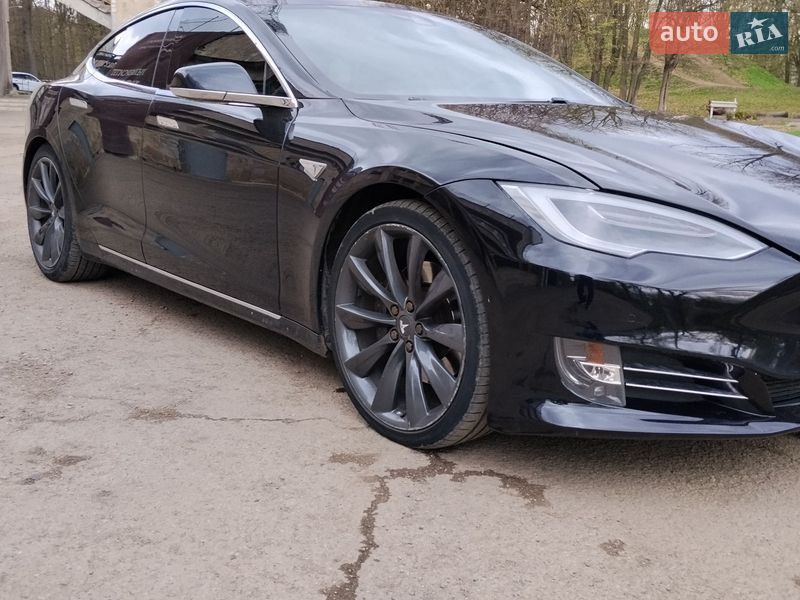 Лифтбек Tesla Model S 2016 в Ивано-Франковске