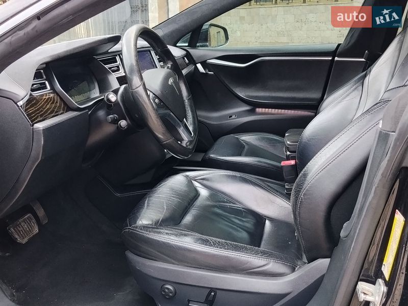 Лифтбек Tesla Model S 2016 в Ивано-Франковске