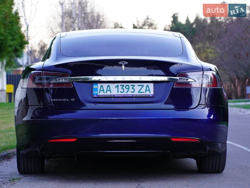 Ліфтбек Tesla Model S 2014 в Києві