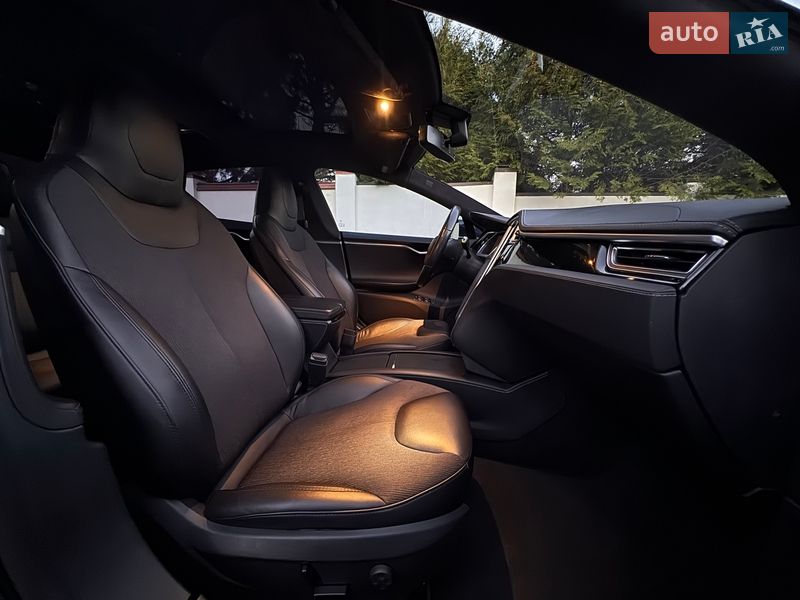 Ліфтбек Tesla Model S 2014 в Києві