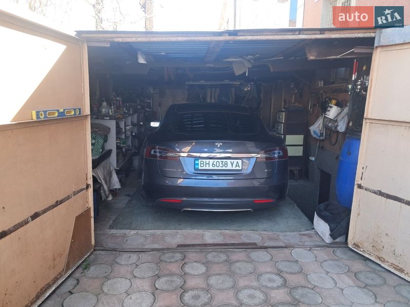 Лифтбек Tesla Model S 2015 в Одессе