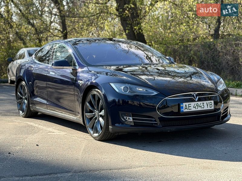 Tesla Model S 2013
