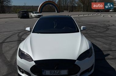 Лифтбек Tesla Model S 2015 в Запорожье