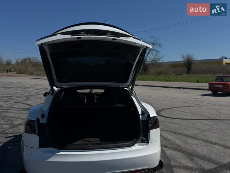Лифтбек Tesla Model S 2015 в Запорожье фото 7 Лифтбек Tesla Model S 2015 в Запорожье