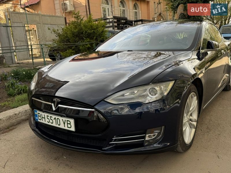 Tesla Model S 2013