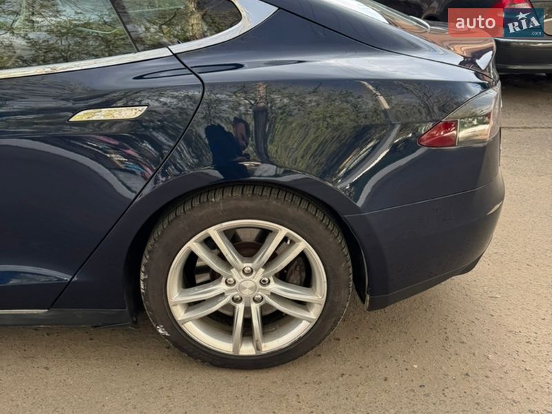 Ліфтбек Tesla Model S 2013 в Одесі