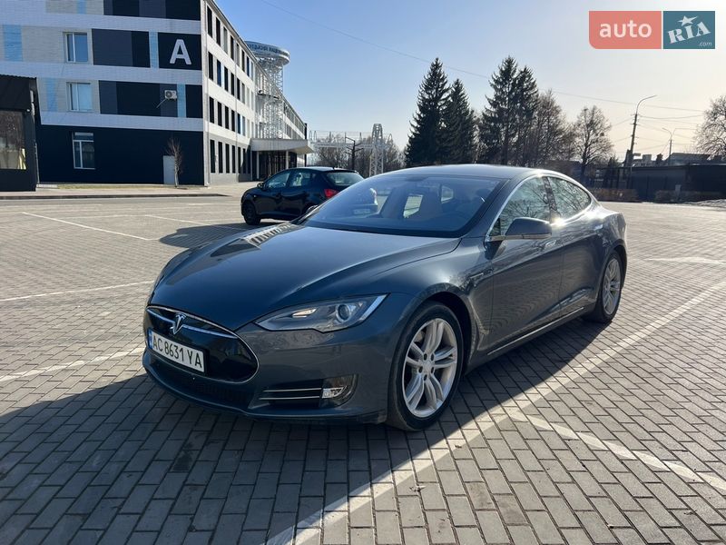 Tesla Model S 2013