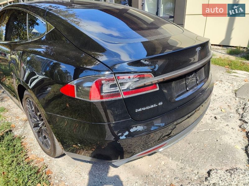 Лифтбек Tesla Model S 2014 в Львове