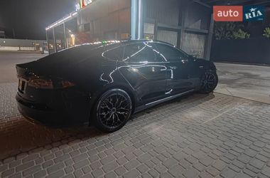 Лифтбек Tesla Model S 2014 в Львове