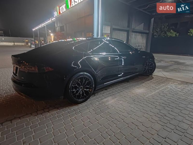 Лифтбек Tesla Model S 2014 в Львове