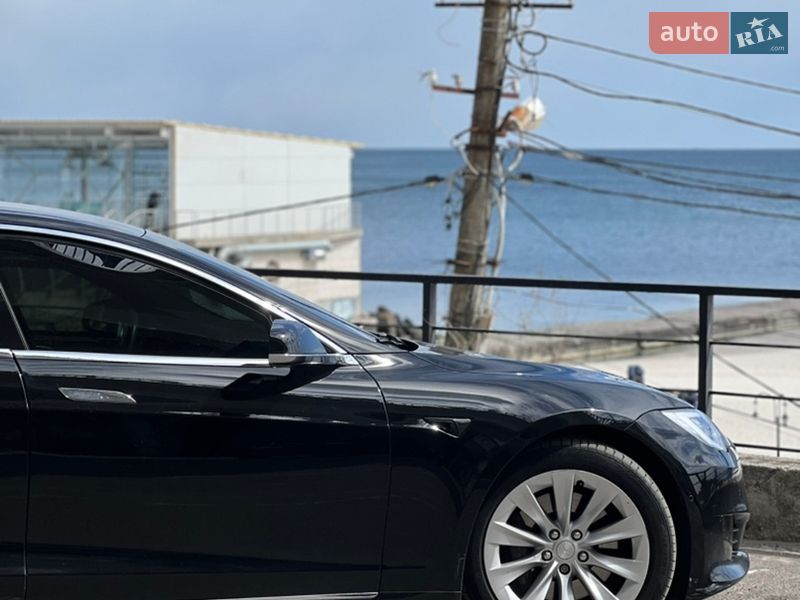 Ліфтбек Tesla Model S 2017 в Одесі