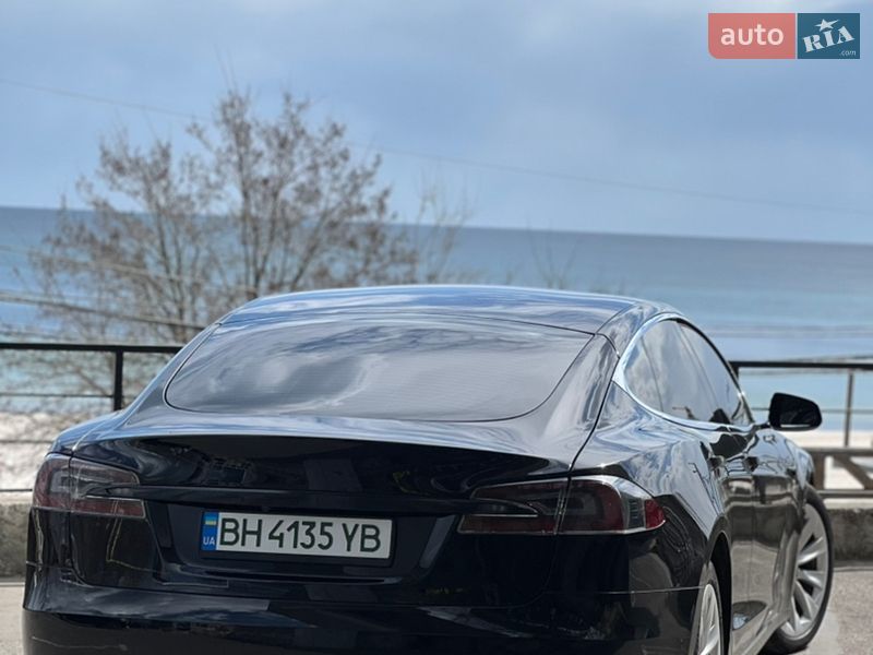 Ліфтбек Tesla Model S 2017 в Одесі фото 12 Ліфтбек Tesla Model S 2017 в Одесі