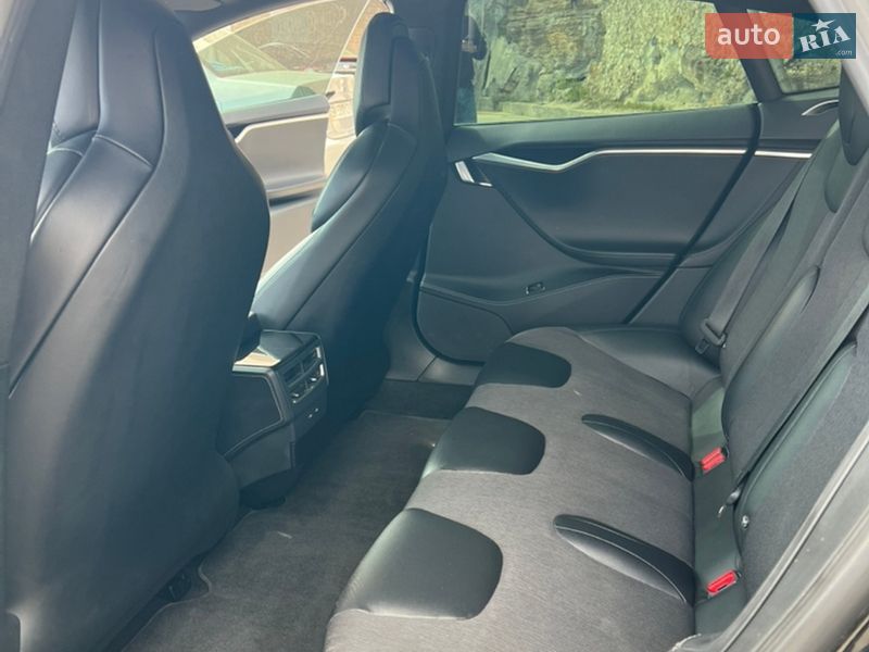 Ліфтбек Tesla Model S 2017 в Одесі фото 13 Ліфтбек Tesla Model S 2017 в Одесі