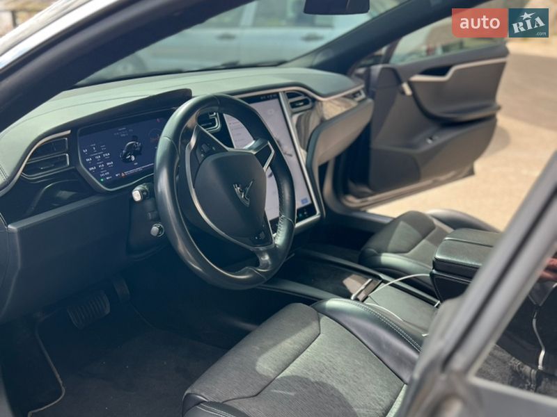 Ліфтбек Tesla Model S 2017 в Одесі