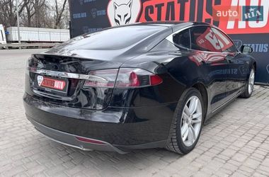 Лифтбек Tesla Model S 2015 в Виннице